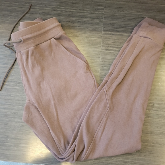 Alphalete Identity Jogger - Picture 4 of 4